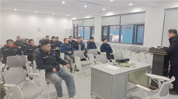 2025年“華鋁夜?！痹俣葐⒊?！